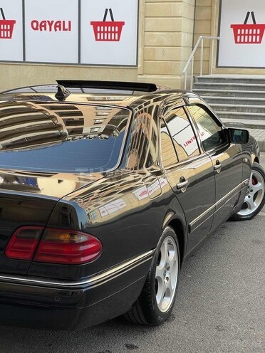 Mercedes E 320 1999, 211,859 km - 3.2 l - Sumqayıt