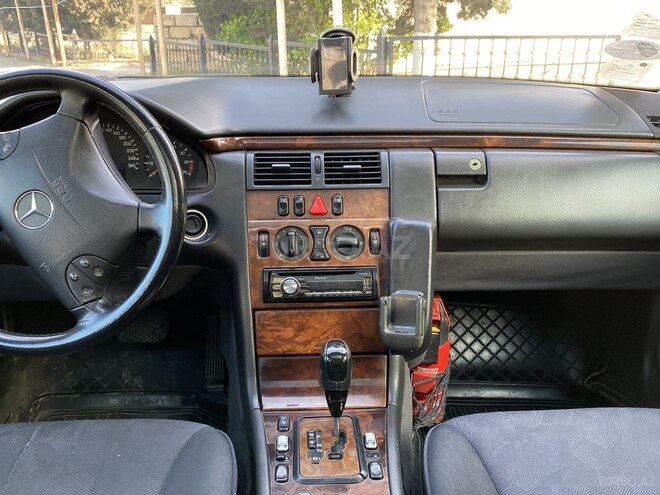 Mercedes E 240 2001, 394,000 km - 2.4 l - Bakı