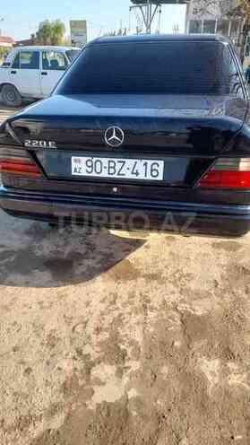 Mercedes E 220 1993, 243,000 km - 2.2 л - Şirvan