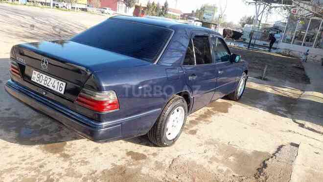 Mercedes E 220 1993, 243,000 km - 2.2 л - Şirvan