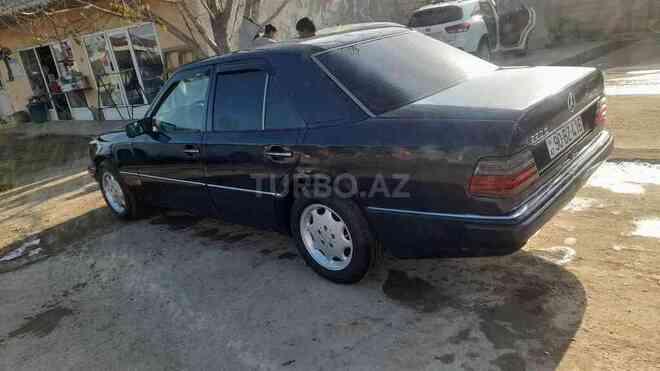 Mercedes E 220 1993, 243,000 km - 2.2 л - Şirvan