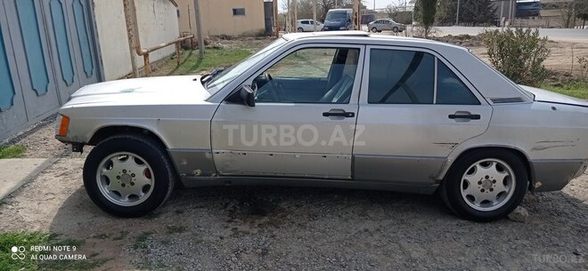 Mercedes 190 1990, 110,000 km - 2.5 l - Şirvan