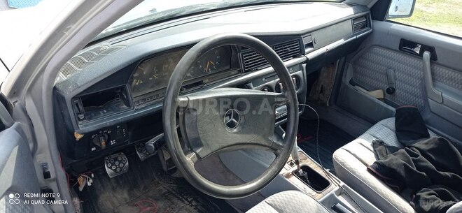 Mercedes 190 1990, 110,000 km - 2.5 l - Şirvan