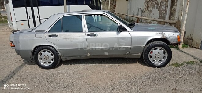 Mercedes 190 1990, 110,000 km - 2.5 l - Şirvan