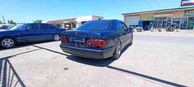 Mercedes E 280 1999, 290,000 km - 2.8 l - Quba