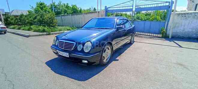 Mercedes E 280 1999, 290,000 km - 2.8 l - Quba
