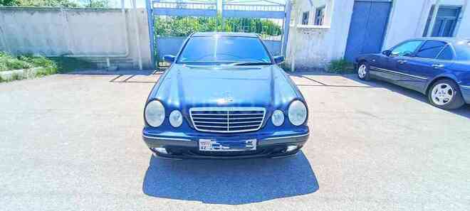 Mercedes E 280 1999, 290,000 km - 2.8 l - Quba