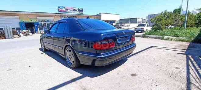 Mercedes E 280 1999, 290,000 km - 2.8 l - Quba