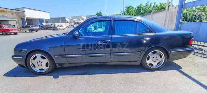 Mercedes E 280 1999, 290,000 km - 2.8 l - Quba