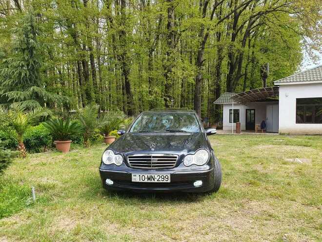 Mercedes C 220 2003, 211,000 km - 2.2 l - Masallı