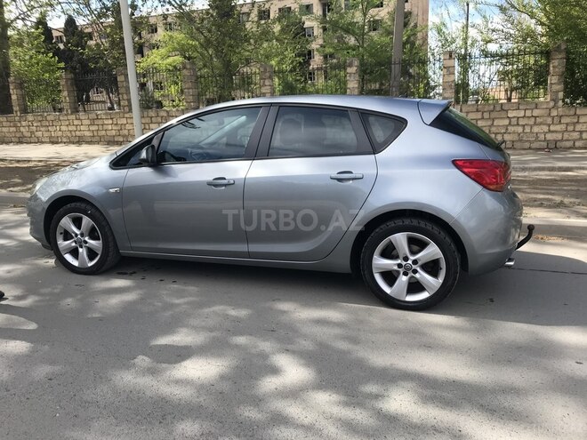Opel Astra 2010, 200,000 km - 1.4 l - Gəncə
