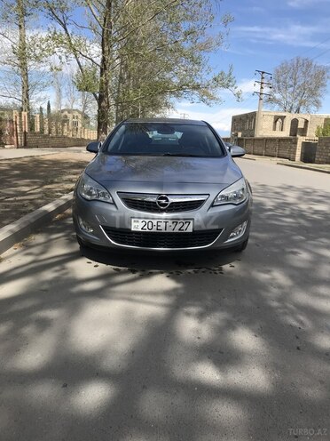 Opel Astra 2010, 200,000 km - 1.4 l - Gəncə