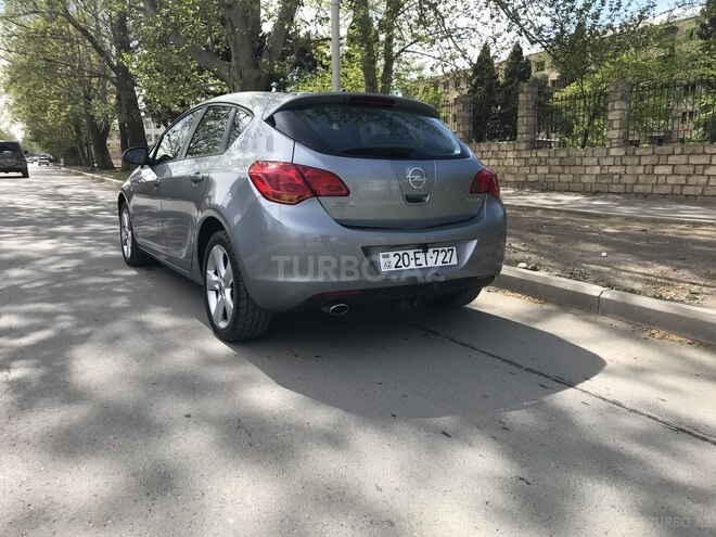 Opel Astra 2010, 200,000 km - 1.4 l - Gəncə