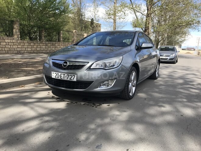 Opel Astra 2010, 200,000 km - 1.4 l - Gəncə