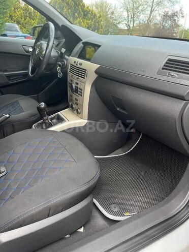 Opel Astra 2008, 260,000 km - 1.4 л - Qazax