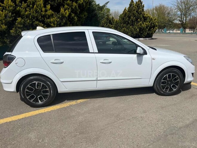 Opel Astra 2008, 260,000 km - 1.4 л - Qazax