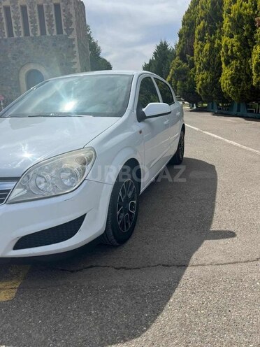 Opel Astra 2008, 260,000 km - 1.4 л - Qazax