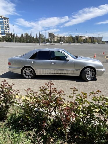 Mercedes E 240 1999, 187,000 km - 2.4 l - Gəncə