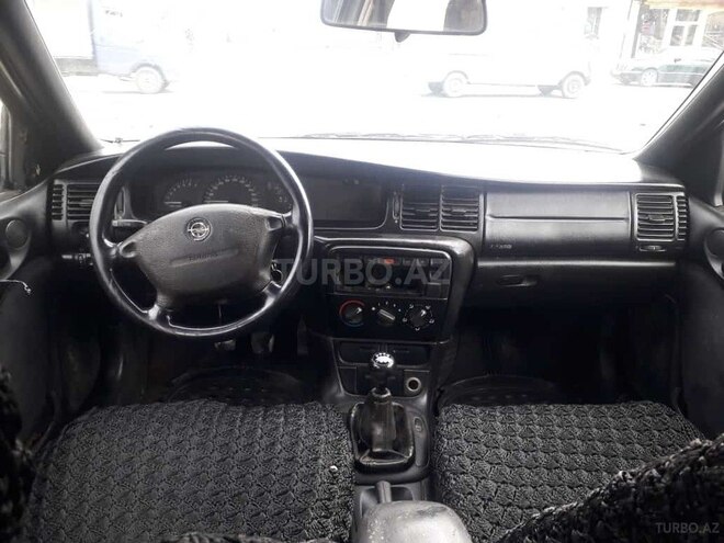 Opel Vectra 1997, 265,845 km - 1.8 l - Qazax
