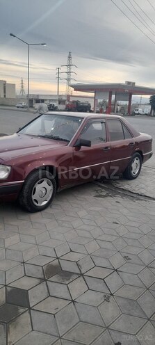 Mercedes E 230 1985, 658,855 km - 2.3 l - Yevlax