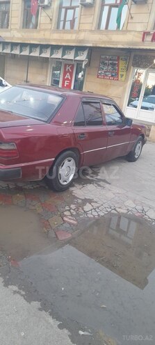 Mercedes E 230 1985, 658,855 km - 2.3 l - Yevlax