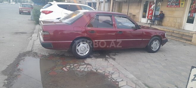 Mercedes E 230 1985, 658,855 km - 2.3 l - Yevlax