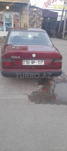 Mercedes E 230 1985, 658,855 km - 2.3 l - Yevlax