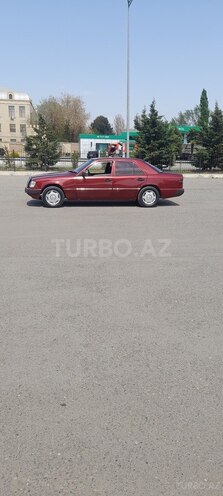 Mercedes E 230 1985, 658,855 km - 2.3 l - Yevlax