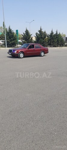 Mercedes E 230 1985, 658,855 km - 2.3 l - Yevlax