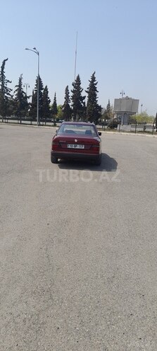 Mercedes E 230 1985, 658,855 km - 2.3 l - Yevlax