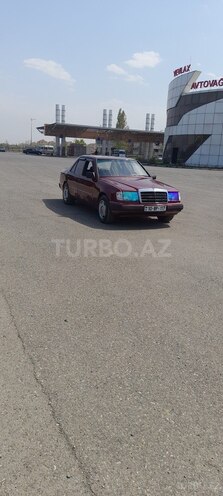 Mercedes E 230 1985, 658,855 km - 2.3 l - Yevlax