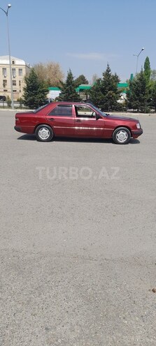 Mercedes E 230 1985, 658,855 km - 2.3 l - Yevlax