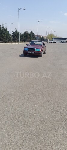 Mercedes E 230 1985, 658,855 km - 2.3 l - Yevlax