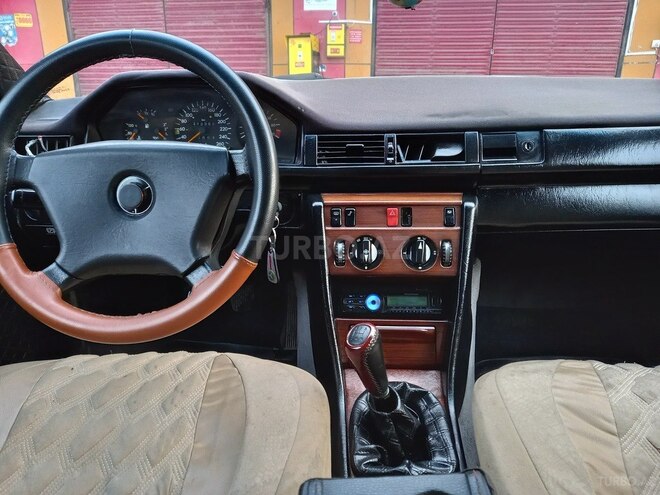 Mercedes E 300 1985, 230,000 km - 2.9 л - Ağstafa