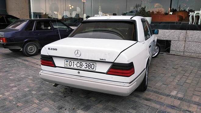 Mercedes E 200 1989, 380,000 km - 2.0 l - Bakı