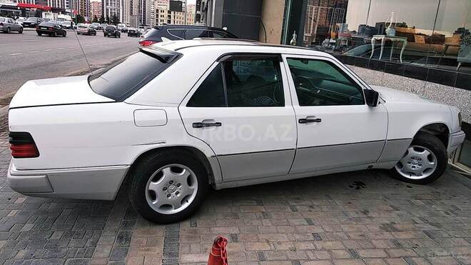 Mercedes E 200 1989, 380,000 km - 2.0 l - Bakı