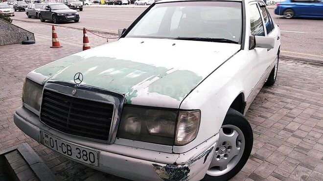 Mercedes E 200 1989, 380,000 km - 2.0 l - Bakı