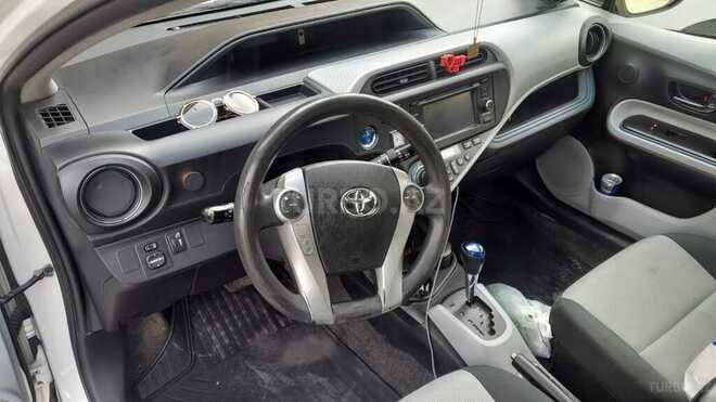 Toyota Prius C 2012, 130,000 km - 1.5 л - Bakı