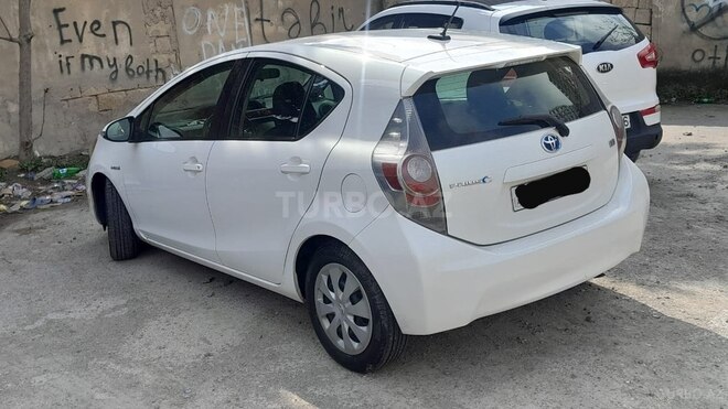 Toyota Prius C 2012, 130,000 km - 1.5 л - Bakı