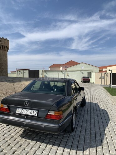 Mercedes E 200 1992, 100,000 km - 2.0 l - Bakı