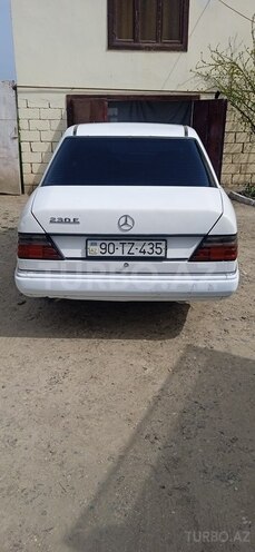 Mercedes E 230 1994, 350,000 km - 2.3 l - Salyan