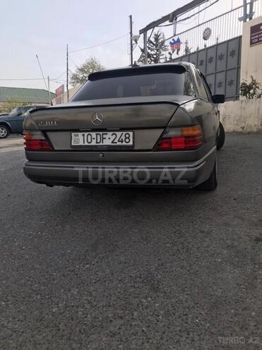 Mercedes E 230 1987, 192,000 km - 2.3 л - Bakı