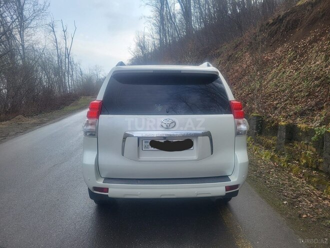 Toyota Prado 2011, 300,000 km - 2.7 l - Quba