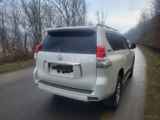 Toyota Prado 2011, 300,000 km - 2.7 l - Quba