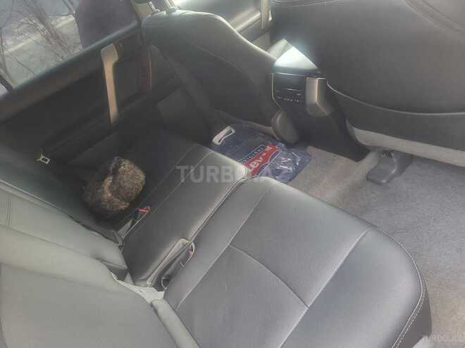 Toyota Prado 2011, 300,000 km - 2.7 l - Quba