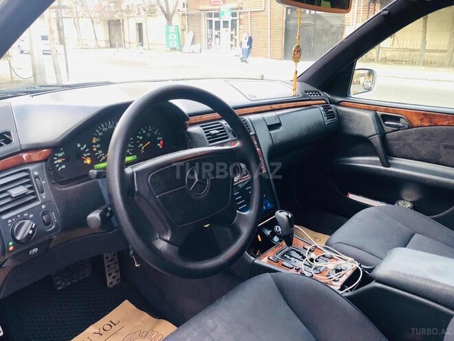 Mercedes E 240 1998, 346,000 km - 2.4 l - Bakı