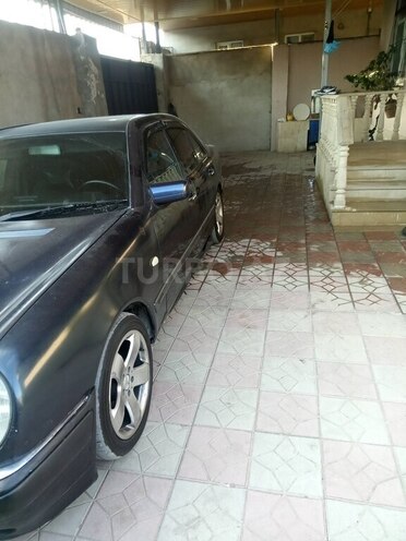 Mercedes E 240 1998, 123,000 km - 2.4 l - Sumqayıt