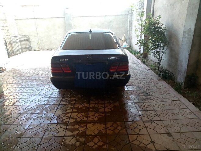 Mercedes E 240 1998, 123,000 km - 2.4 l - Sumqayıt