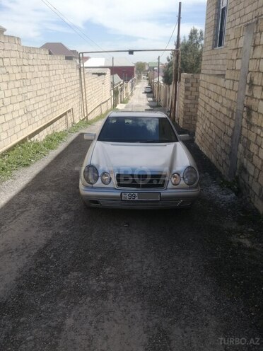 Mercedes E 220 1996, 299,000 km - 2.2 l - Bakı