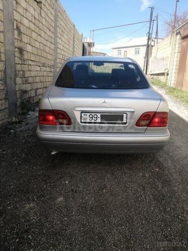 Mercedes E 220 1996, 299,000 km - 2.2 l - Bakı